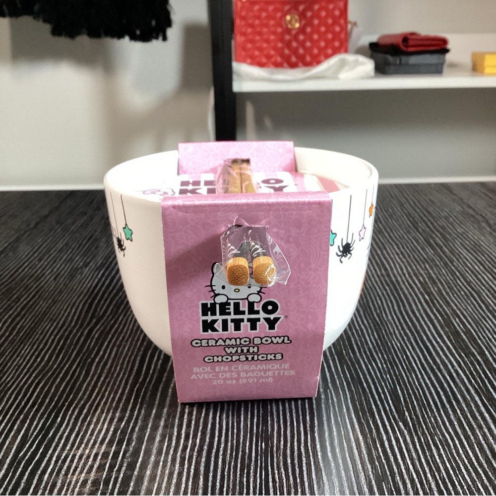 Hello Kitty - Picture 2 of 3